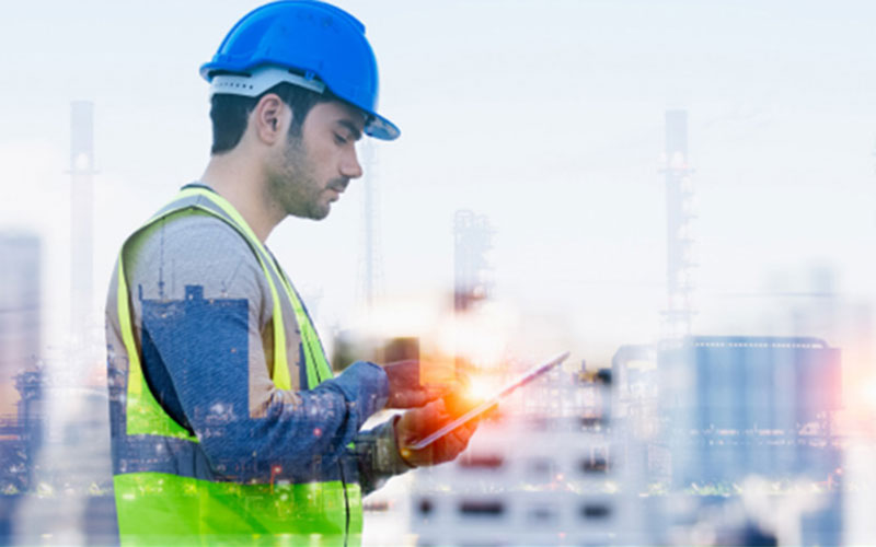 Tecnician using a tablet