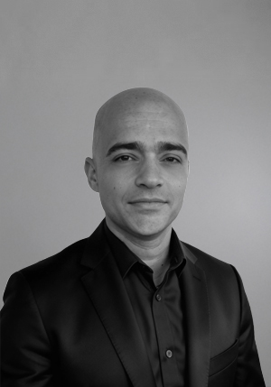 Simon Fotakis headshot