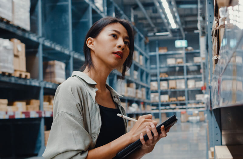 Interior designer using modern VR application to stage room