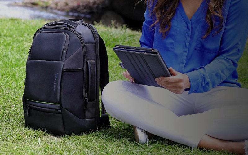 Lady sitting in the park with her Targus laptop bag