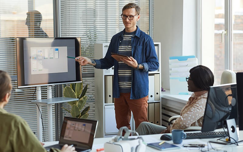 teammates-having-a-meeting teammates-having-a-meeting