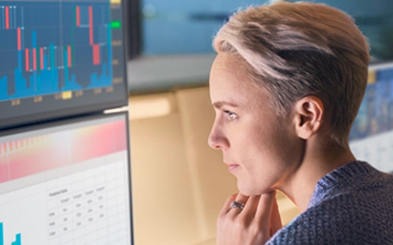 dell-licensing-lifestyle-image-q323 dell-licensing-lifestyle-image-q323