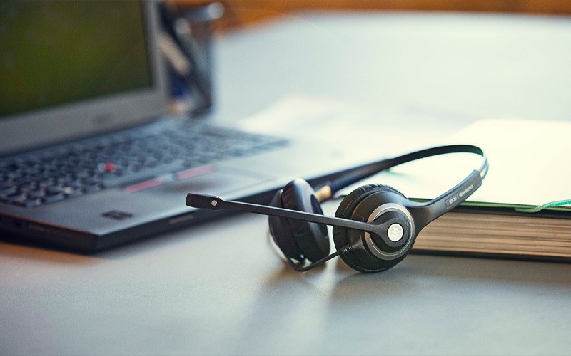 Optimized for high impedance/narrowband desk phones IMPACT SC 230 headset on a desk