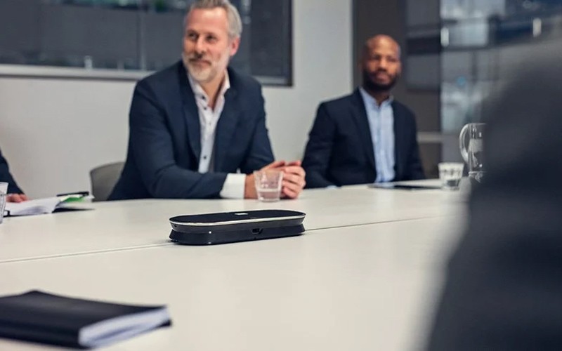 Empower collective performance Expand 80 being used in a meeting room