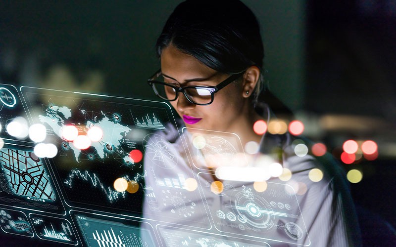 Explore the fast, reliable and simple solutions for your business woman working at night