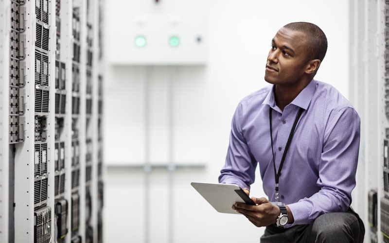 HPE networking IT employee working in HPE server room