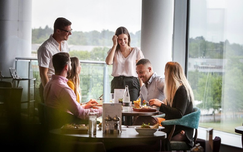 3323912-hpe-zerto-mercedes-event-image-1