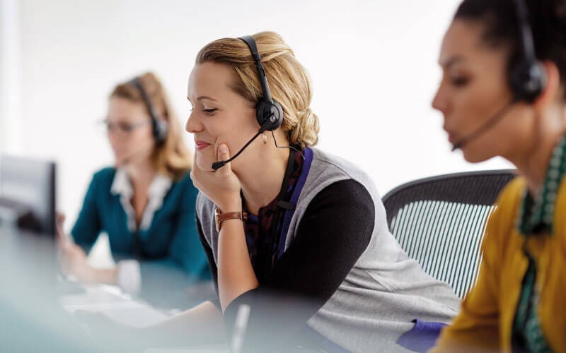 HPE operational services Team on headset, call centre support