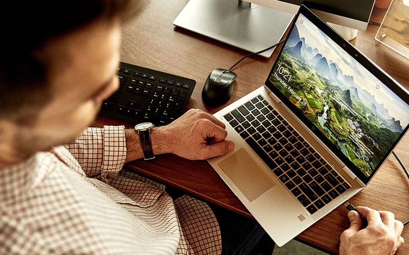 HP education solutions Students working with HP education technology lifestyle