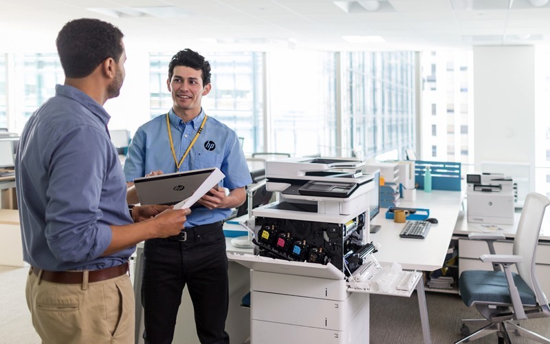 HP Print Assessment HP Print Assessment technicians talking