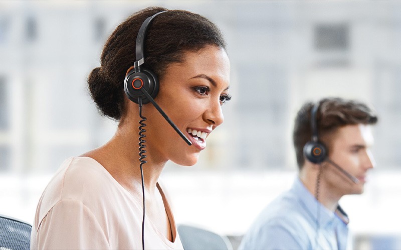 Designed for the contact centre Smiling man wearing Evolve headset