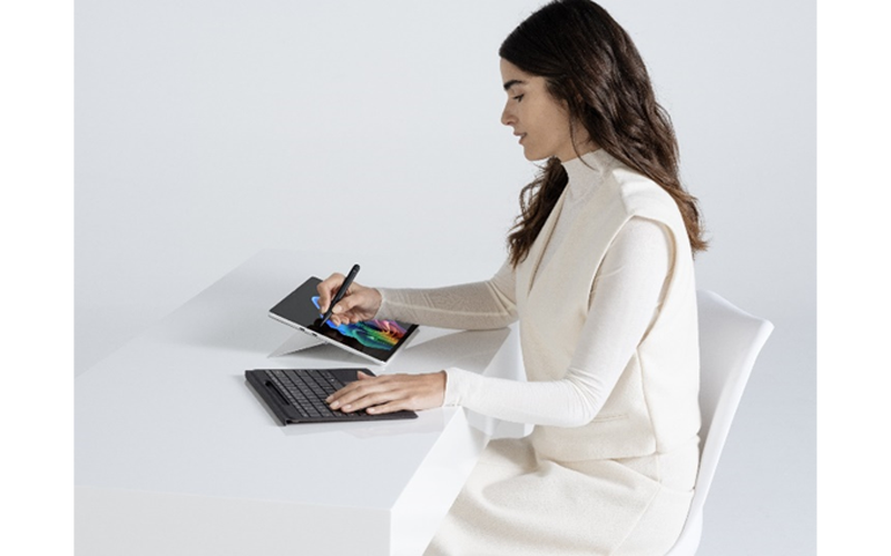 Untitled-1.surface-pro-lp-lifestyle-image-q224png Untitled-1.surface-pro-lp-lifestyle-image-q224png