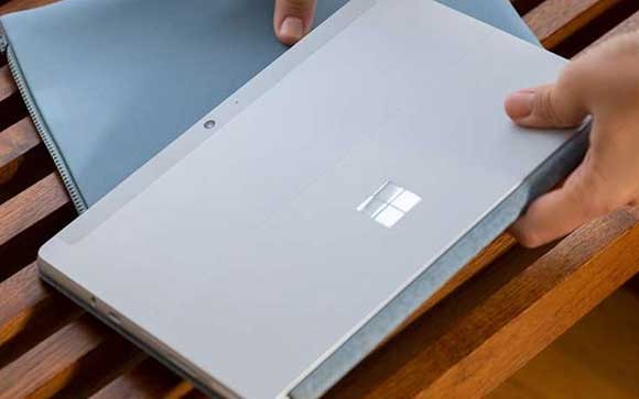 Microsoft Surface Go 2 Surface Go 2 on the move