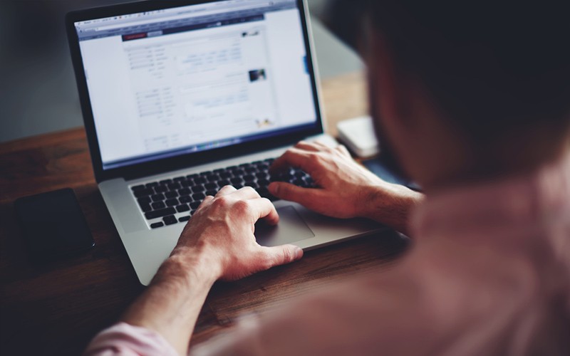 Mimecast Zone 3 - protection from the inside out Business colleagues chatting