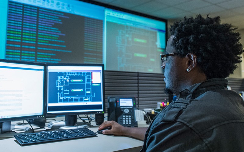 2394330-vmware-image-5 Man looking at monitors