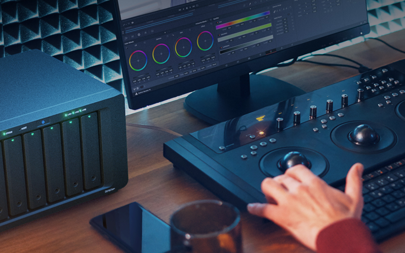 High-Performance Desktop NAS for content creators High-Performance Desktop NAS for content creators
